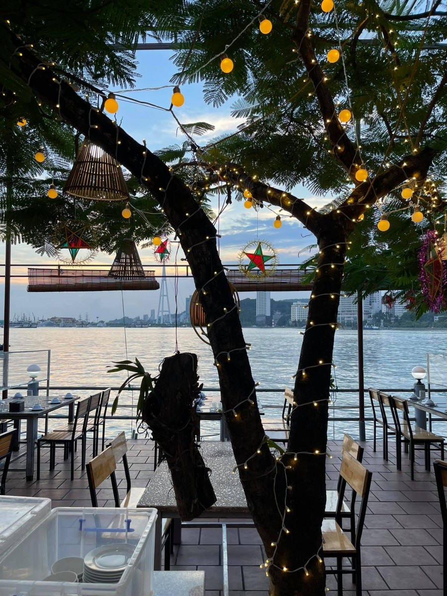 Gốc phượng nhà hàng Khải Hương cơ sở 1