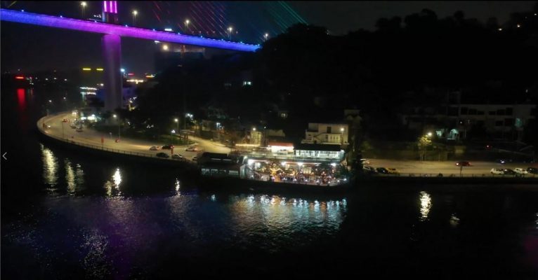 Buổi tối nhìn từ trên cao vào nhà Khải Hương